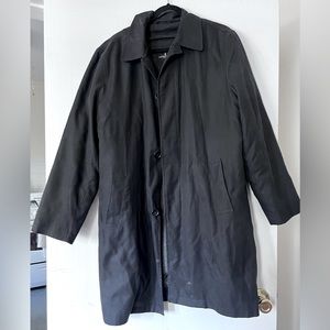 London Fog Single-Breasted Black Raincoat (36 S)